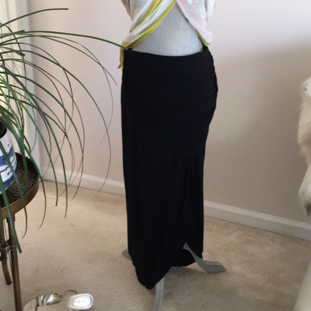 Cabi Run Around Skirt Size M EUC #5052